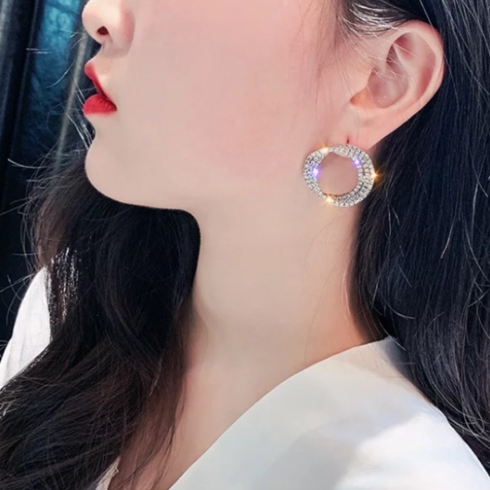 NEW Luxury Diamond Multilayer Round Hoop Earrings
0502 - Picture 4 of 5